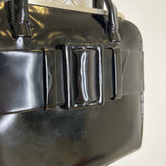 Anya Hindmarch black patent leather top handle, hard frame handbag. - Picture 2 of 3